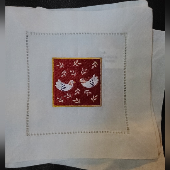 Holiday linen embroidered napkins 6 - Picture 8 of 10